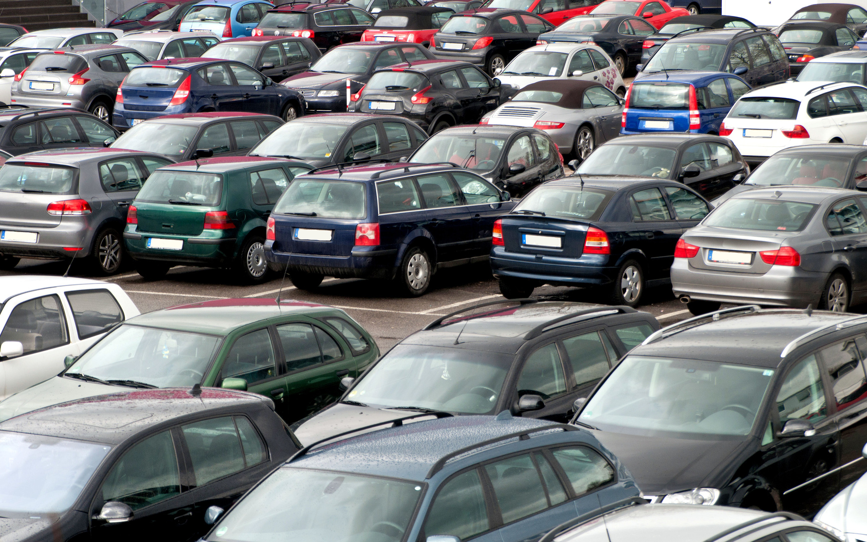 Many cars on a parking lot